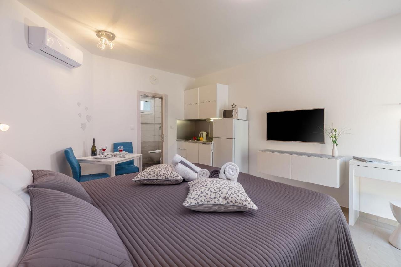 Evita Fazana Premium Studio Apartments エクステリア 写真