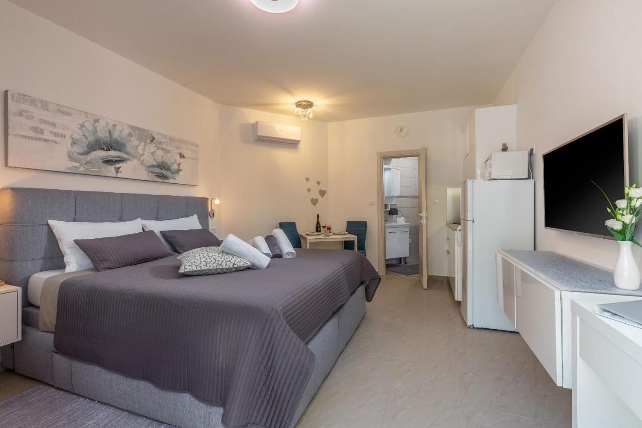 Evita Fazana Premium Studio Apartments エクステリア 写真