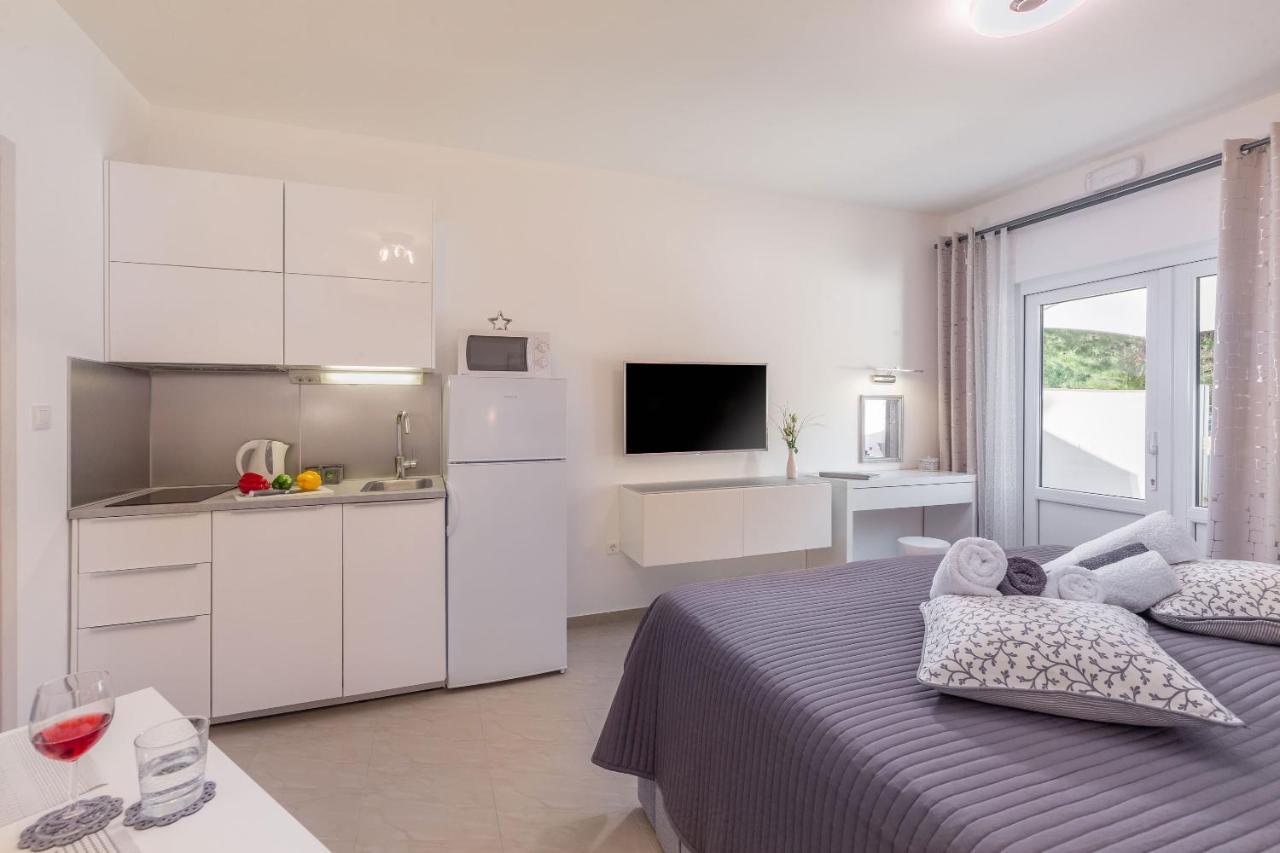 Evita Fazana Premium Studio Apartments エクステリア 写真